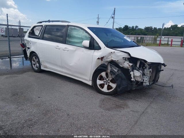 2019 TOYOTA SIENNA LE 8 PASSENGER