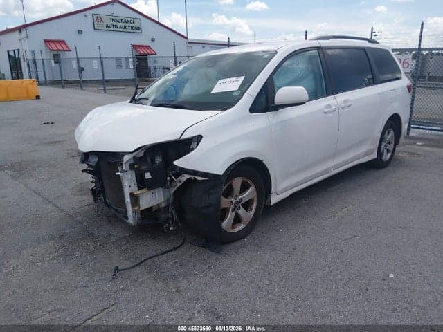 2019 TOYOTA SIENNA LE 8 PASSENGER 2