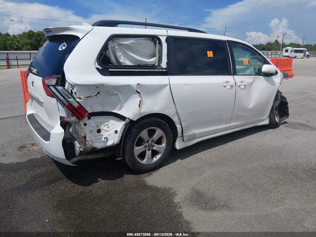 2019 TOYOTA SIENNA LE 8 PASSENGER 4