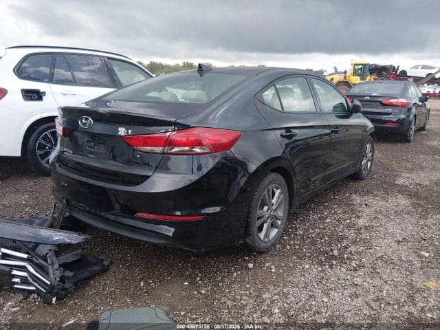 2017 HYUNDAI ELANTRA SE 4