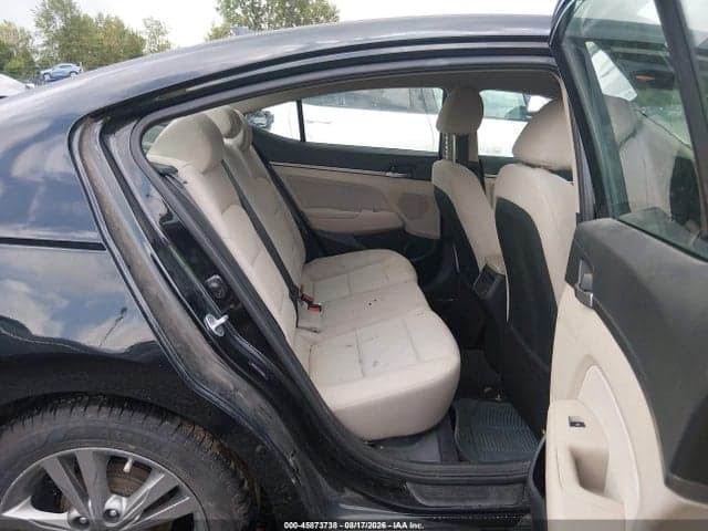 2017 HYUNDAI ELANTRA SE 8