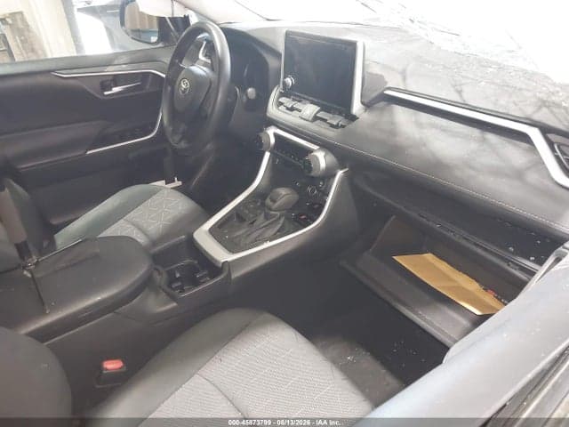 2024 TOYOTA RAV4 XLE 5