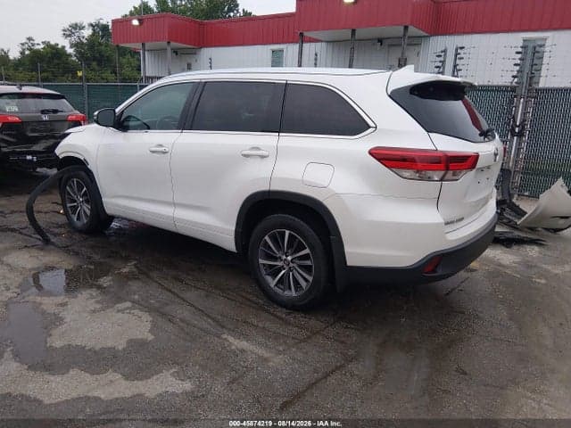 2017 TOYOTA HIGHLANDER XLE 3