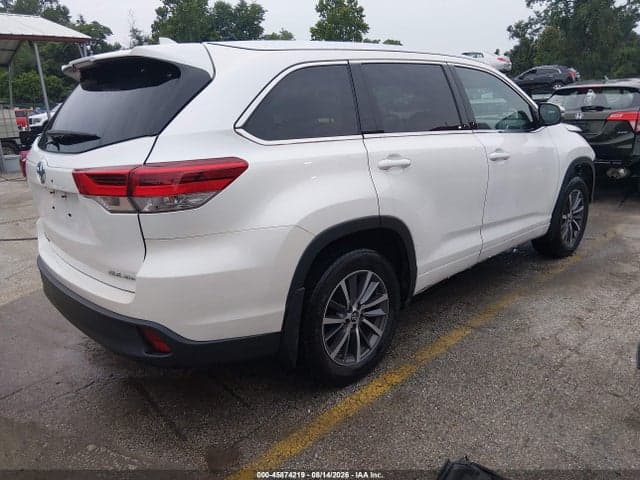 2017 TOYOTA HIGHLANDER XLE 4