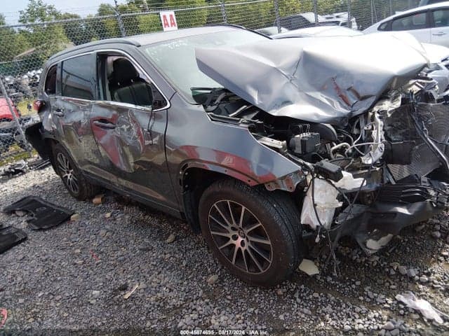 2018 TOYOTA HIGHLANDER SE 1