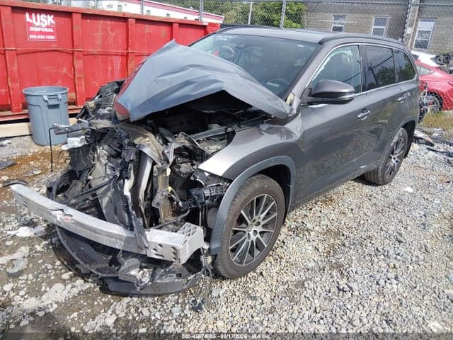2018 TOYOTA HIGHLANDER SE 2
