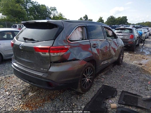2018 TOYOTA HIGHLANDER SE 4