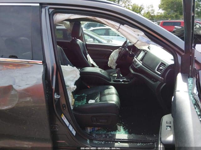 2018 TOYOTA HIGHLANDER SE 5