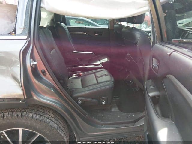 2018 TOYOTA HIGHLANDER SE 8
