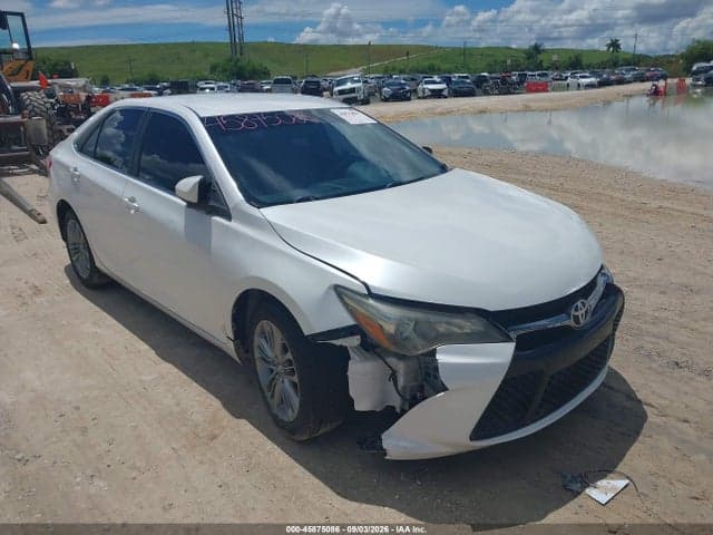 2017 TOYOTA CAMRY SE 1