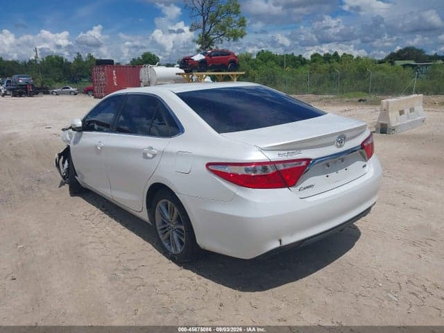 2017 TOYOTA CAMRY SE 3