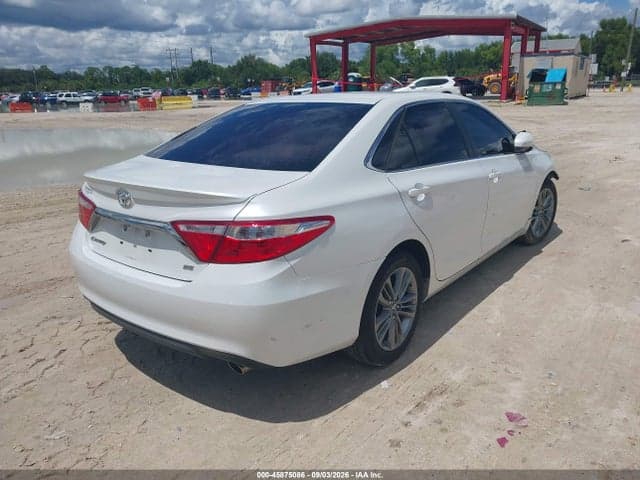 2017 TOYOTA CAMRY SE 4
