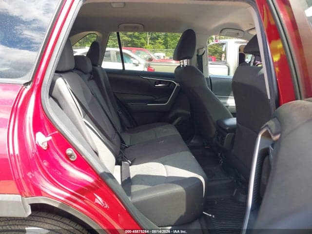 2023 TOYOTA RAV4 XLE 8