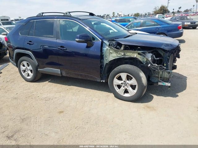 2019 TOYOTA RAV4 XLE 1