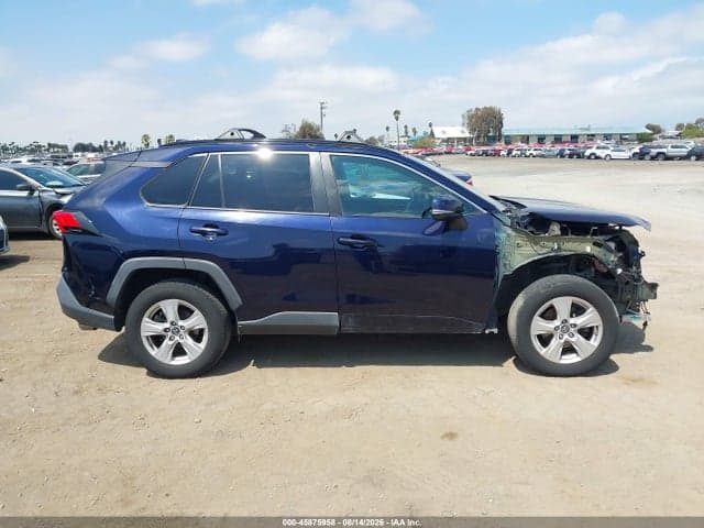 2019 TOYOTA RAV4 XLE 14