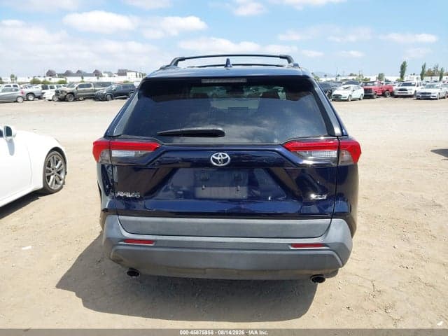 2019 TOYOTA RAV4 XLE 17