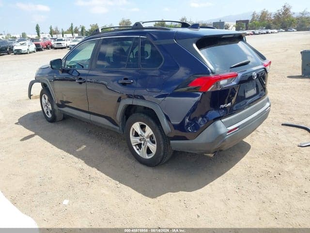 2019 TOYOTA RAV4 XLE 3