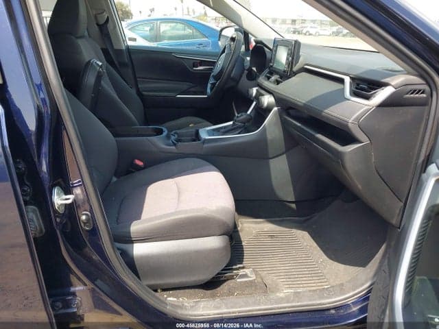 2019 TOYOTA RAV4 XLE 5