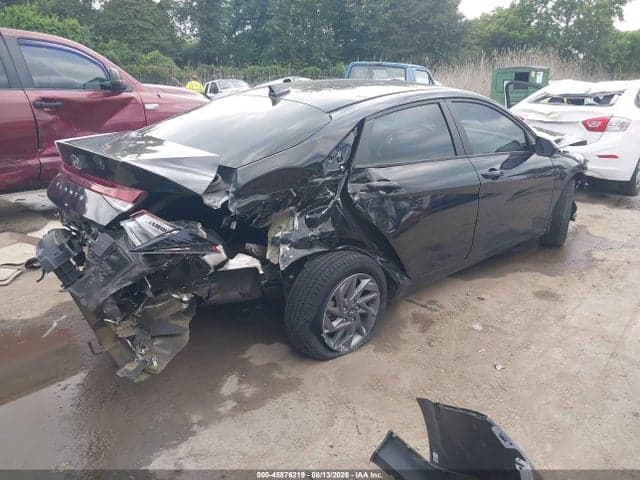 2024 HYUNDAI ELANTRA SEL 4