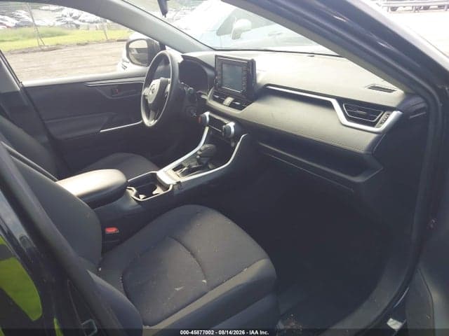 2019 TOYOTA RAV4 LE 5