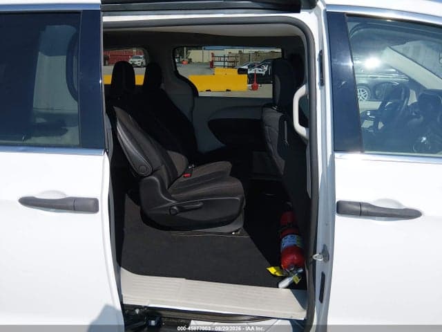 2021 CHRYSLER VOYAGER L 8