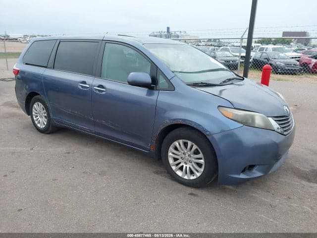 2017 TOYOTA SIENNA XLE 8 PASSENGER