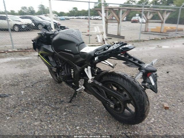 2026 HONDA CBR650 R 3