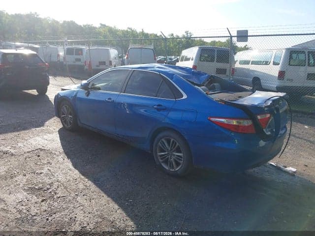 2017 TOYOTA CAMRY SE 3
