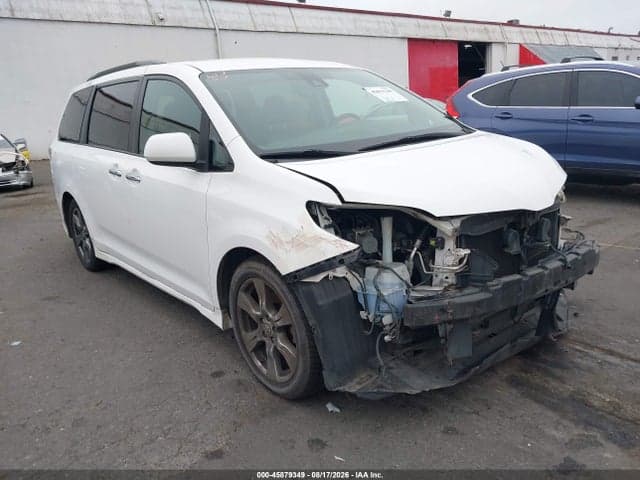 2018 TOYOTA SIENNA SE 8 PASSENGER 1