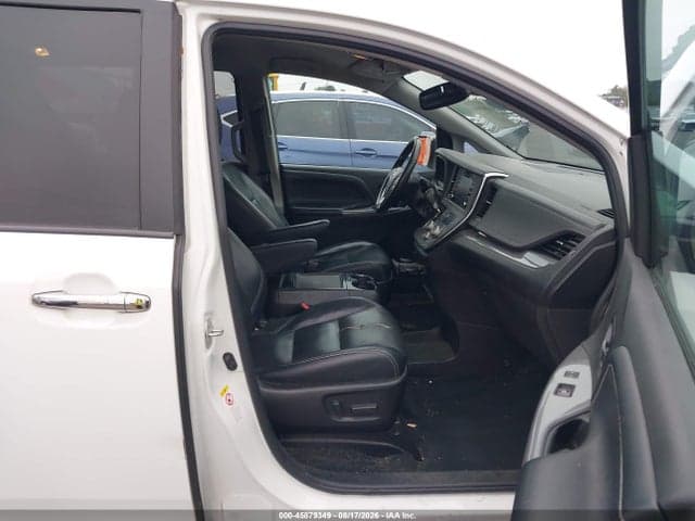 2018 TOYOTA SIENNA SE 8 PASSENGER 5