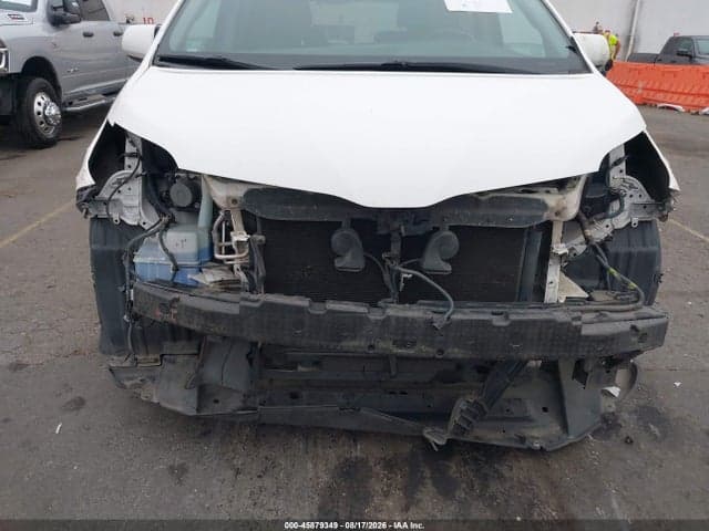 2018 TOYOTA SIENNA SE 8 PASSENGER 6