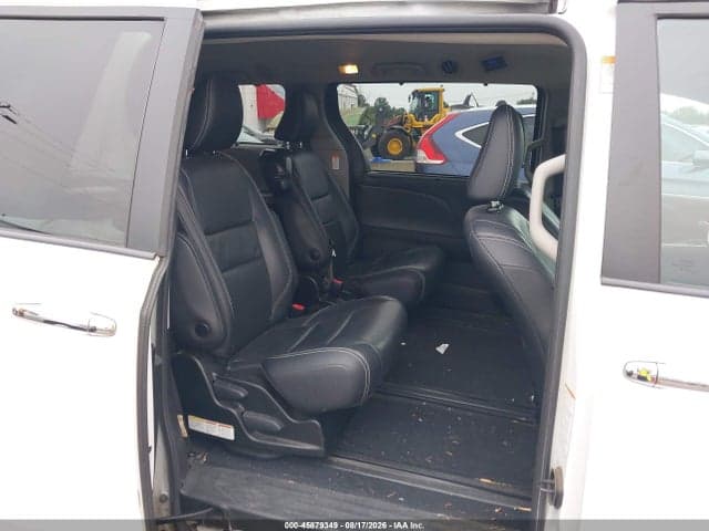 2018 TOYOTA SIENNA SE 8 PASSENGER 8