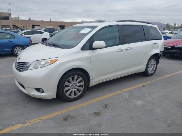 2017 TOYOTA SIENNA XLE 7 PASSENGER 2