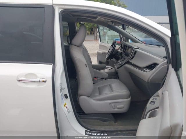 2017 TOYOTA SIENNA XLE 7 PASSENGER 5