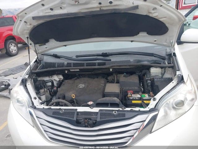 2017 TOYOTA SIENNA XLE 7 PASSENGER 10