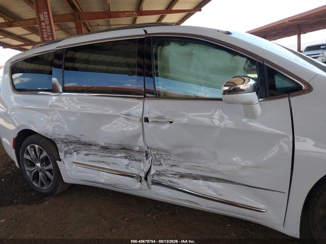 2018 CHRYSLER PACIFICA LIMITED 13