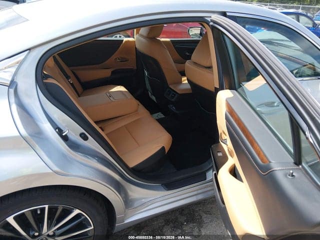 2024 LEXUS ES 300H 8