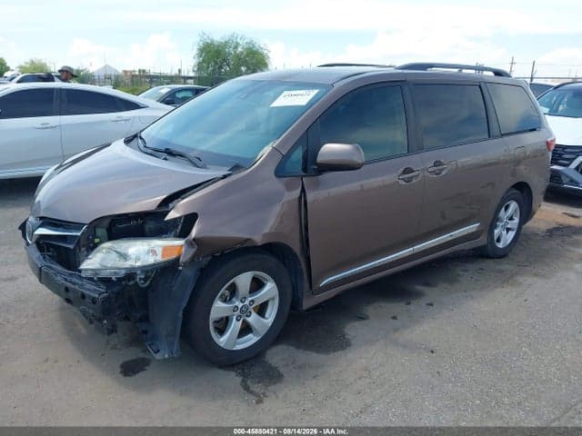 2018 TOYOTA SIENNA LE 8 PASSENGER 2
