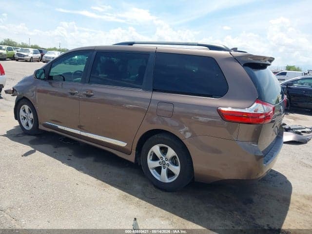 2018 TOYOTA SIENNA LE 8 PASSENGER 3