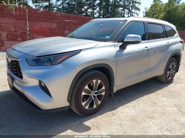 2022 TOYOTA HIGHLANDER XLE 2
