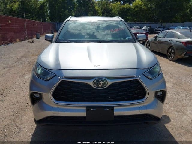 2022 TOYOTA HIGHLANDER XLE 13