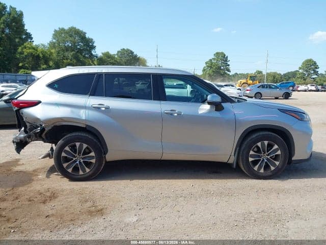 2022 TOYOTA HIGHLANDER XLE 14