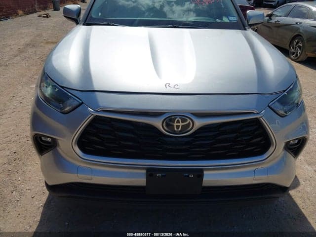 2022 TOYOTA HIGHLANDER XLE 19
