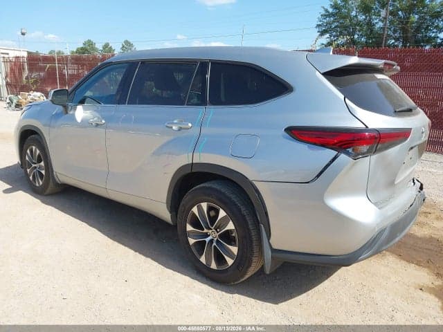 2022 TOYOTA HIGHLANDER XLE 3