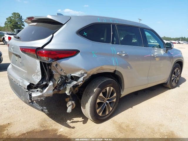 2022 TOYOTA HIGHLANDER XLE 4