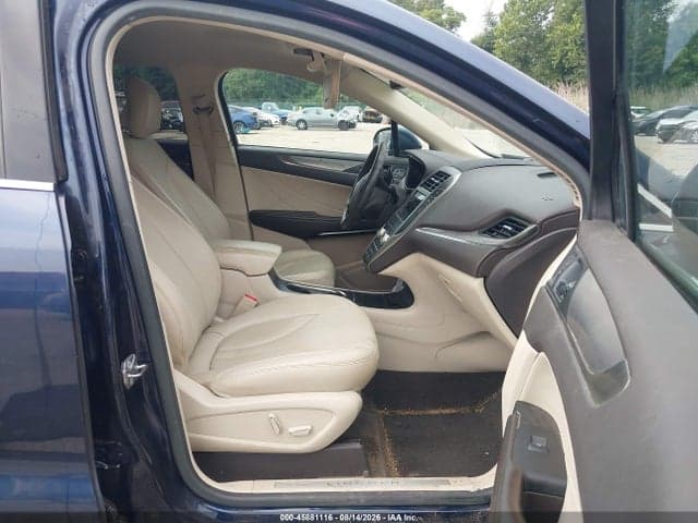 2017 LINCOLN MKC PREMIERE 5