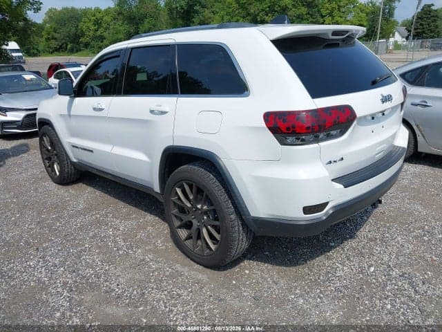 2020 JEEP GRAND CHEROKEE LAREDO 3