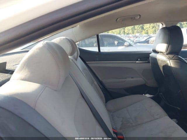 2017 HYUNDAI ELANTRA SE 8