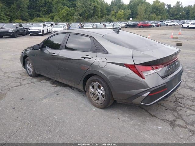 2024 HYUNDAI ELANTRA SE 3