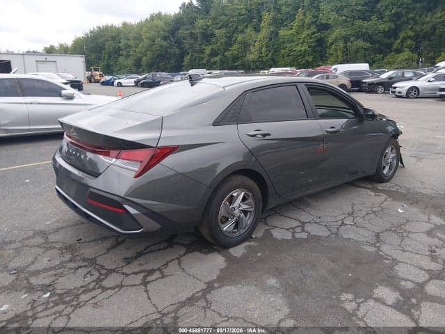 2024 HYUNDAI ELANTRA SE 4